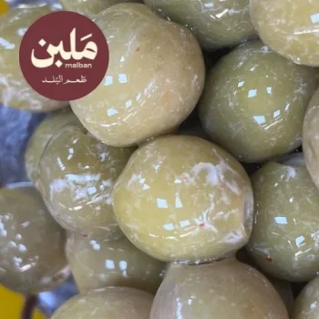 زيتون مع لبنة